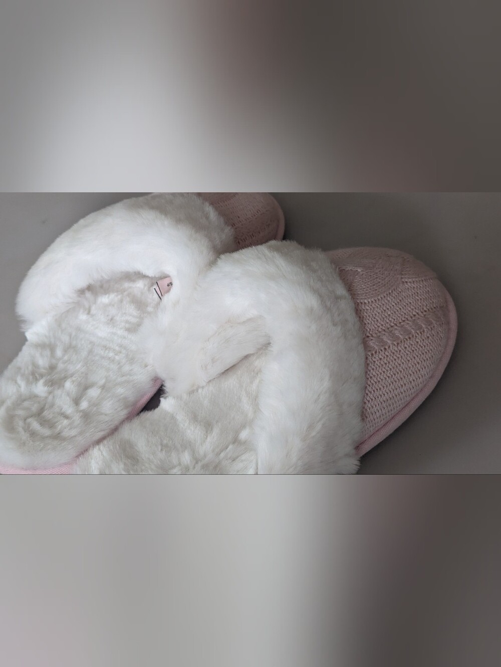 Victoria's Secret Women's Pink & White Knit Faux Fur Slipper Size S/P - Picture 14 of 14